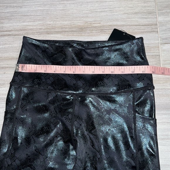 Black printed faux leather 7/8 leggings workout casual high compression medium - Picture 4 of 12